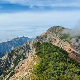 白馬鑓ヶ岳越しの鹿島槍ヶ岳😃