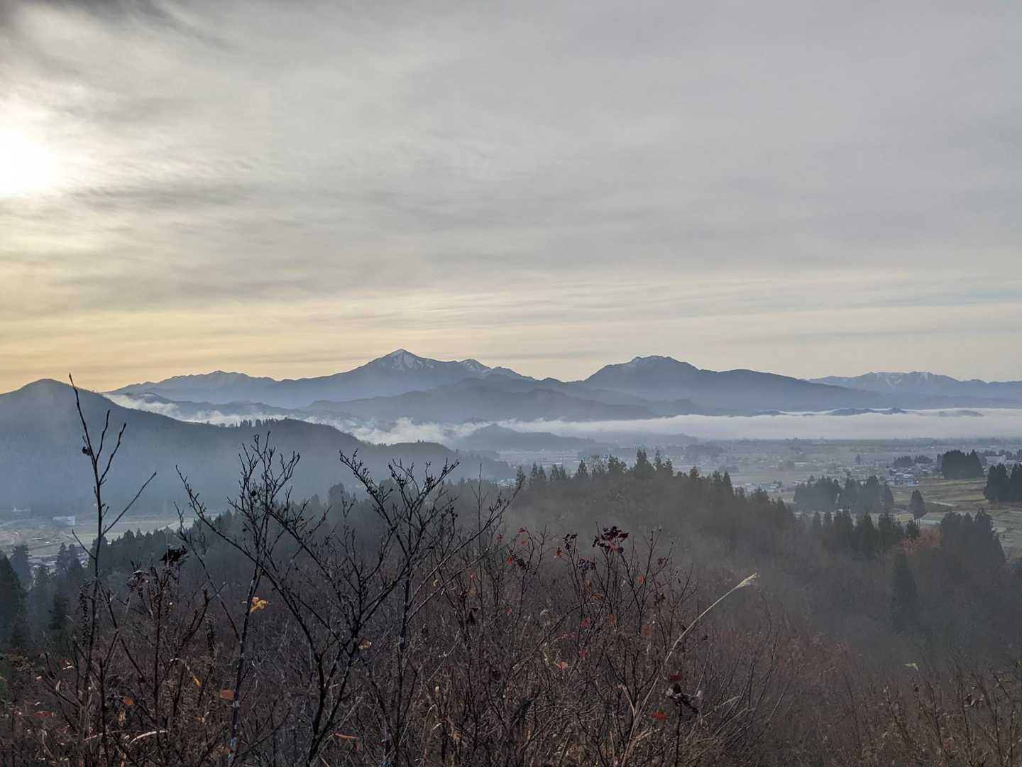 曇り空でしたが
越後三山と雲海☁*°