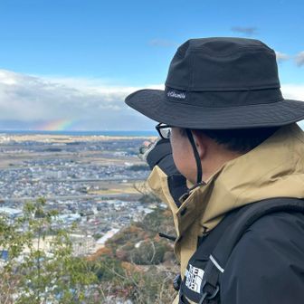 虹🌈やぁ‼️ってはしゃいでます。