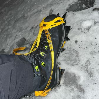 とりあえず最初はアイゼンで