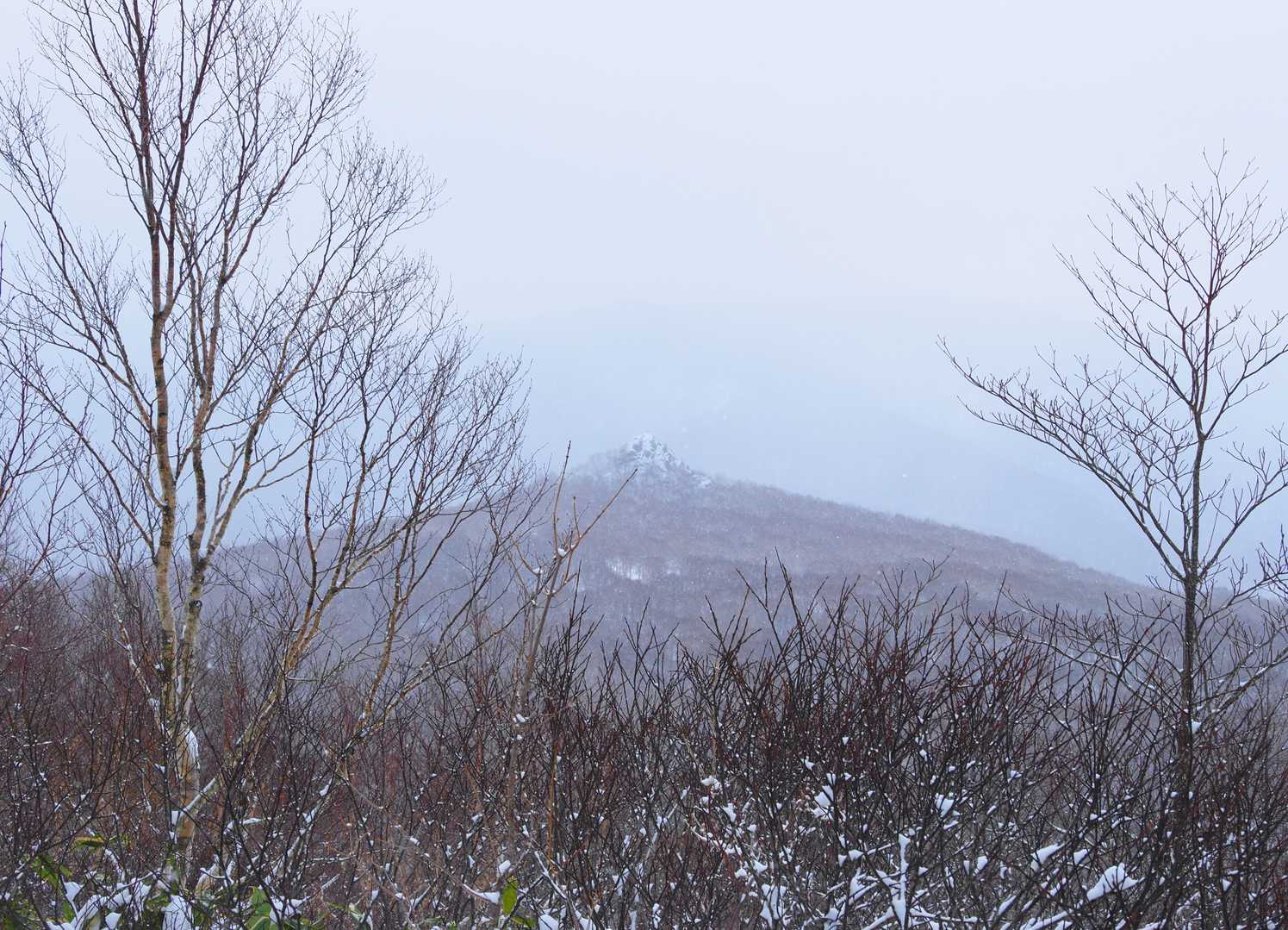 下山時に見える兜明神