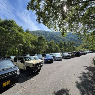 下山して第1駐車場です。まだ8割位残っていました。結構、上の蝶ヶ岳ヒュッテや常念小屋、テント泊の人もいたので半分くらいは明日まで残るのかな？
とすると、明日からのシルバーウィークは5割埋まった状態からのスタートですかね⁉️ 
第2駐車場やまゆみ池駐車場も満車になるくらいのいいお天気☀️だといいのですが、、、
最新の天気予報では台風一過の22.23あたりは雨マークが消えましまね😃👍

今回も最後までご覧頂きありがとうございました🙏　皆さん、良いシルバーウィーク登山を❗️