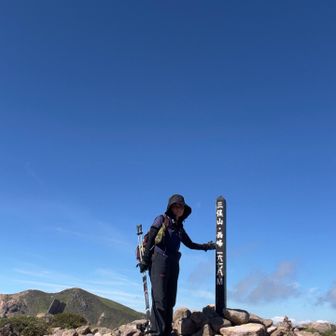 久住のお山、初ソロ達成ー🙌きつかったし暑かったけど、楽しかったー！
師匠との経験があったから諦めることもなく、一応、虫除けスプレーしてたから虫にも困ることなく、ゆっくり無理しない、を意識したからケガもなく、大量にドリンク持ってたから倒れることもなく、YAMAPさんのおかげで、道を間違うこともなく、♨️でほぐしまくったから筋肉痛もなく、‥ありがたやありがたや‥🥰
次は絶対に、Ⅳ峰、本峰(南峰も⁈)までも行ける体力筋力気力をつけて、秋にもう一度挑戦するぞー✊✊
