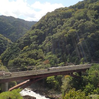 途中、ＪＲ保津峡駅を見下ろして👍