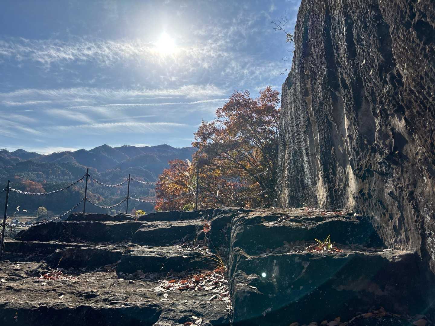 石舞台（石切場跡）
ちょっと先にありました。ステキな場所です。