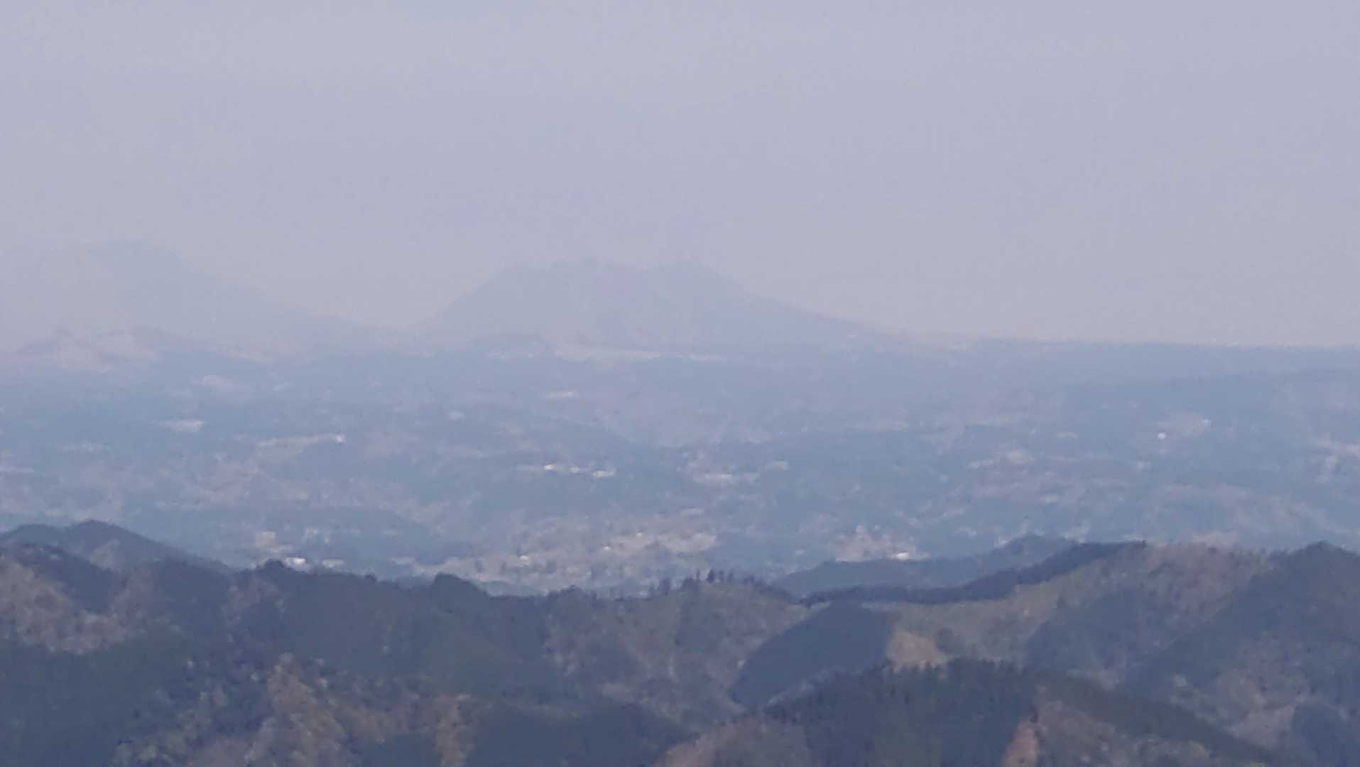 阿蘇連山

今日は霞んで見えずらいね💦