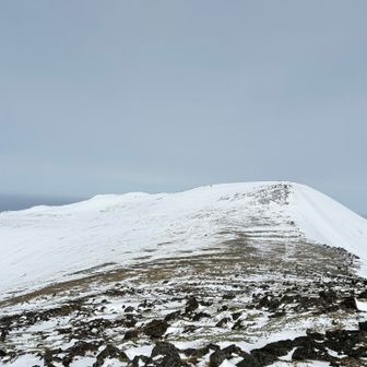 継子岳IIから継子岳を見る