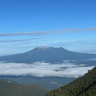 稜線に出たら、絶景の御嶽山！