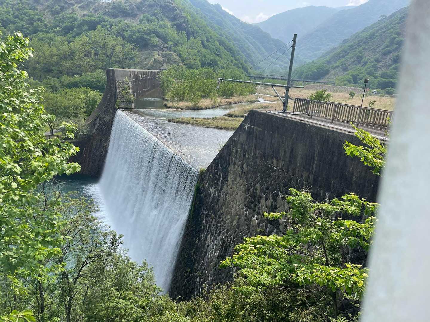 堰からの滝  圧巻!!

下山後の炭酸とアイス、そして温泉♨️
各々希望が膨らむね
GO٩( 'ω' )و

