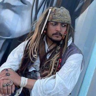 町興し仮装者 Captain Jack Sparrow