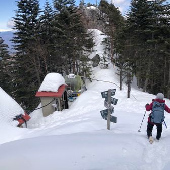 避難小屋まで戻ってきました！