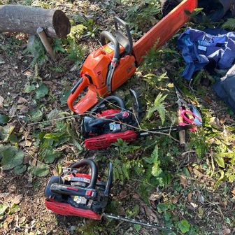 チェーンソーはこの他にもう一台