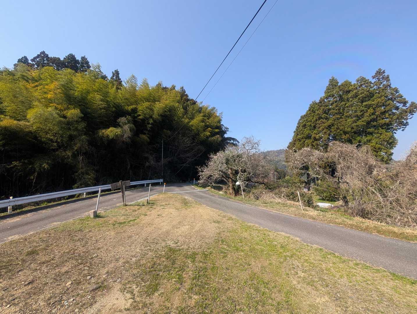 四つ山 より。
大元神社・岩栃 しだれ桜 駐車場に置かせて貰い  ここからスタート。