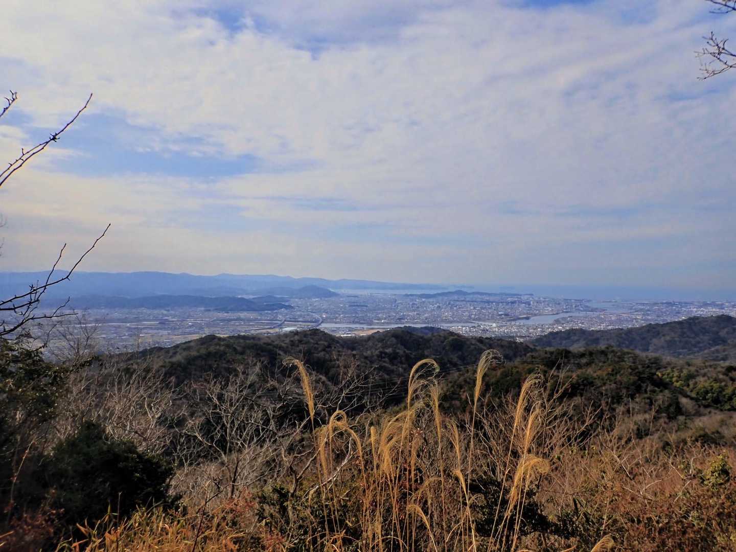 地蔵山に到着⛰️　絶景ビューです😍　去年、紀伊路で歩いた橋が見えました😆