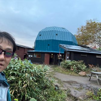 黒沢池ヒュッテ到着〜♪
ここに荷物デポして妙高山へ〜🚶‍♂️