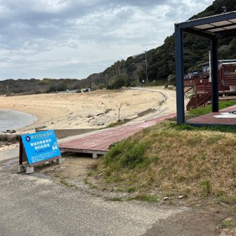 振り返っての
リゾート🏝️ですね！！お食事所？！ですが、お休みしてたので　🈁へと
なので
普通は手前の公共の駐車場🅿️へね