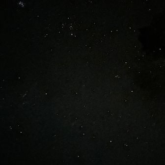 とは思わないが、
12時頃👻出た。
表で３〜4人で作業しよる…
今度は
3時前に1人
中の土間に入ってきて
「あ！おる、あーあ疲れたなー」
と言ってた😨が、そっちは
リアルハイカーだった🤣
あたしも🚾ついでに起き出して
真夜中に山奥でバカ話（笑）
星が綺麗だ✨