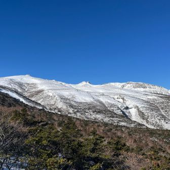 山頂ビュー　目指すは左の山頂