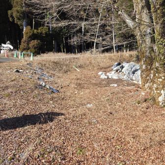 やっとこさで
第二登山口へ到着
シモバシラの撮影と遠回りルートで正午近くになる
何か変な違和感の景色に戸惑うよ
何故かな？