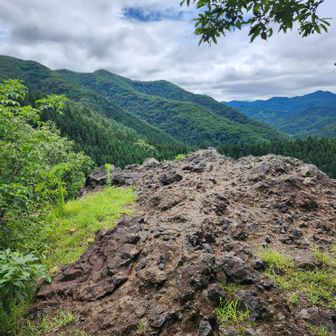 たぶん左から岩落山、久渡寺山
