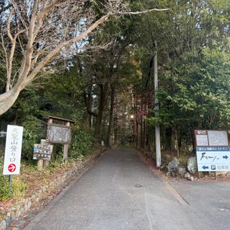 飯能中央公園の駐車場は朝8時からのため、飯能駅前のコインパーキングに駐めました
