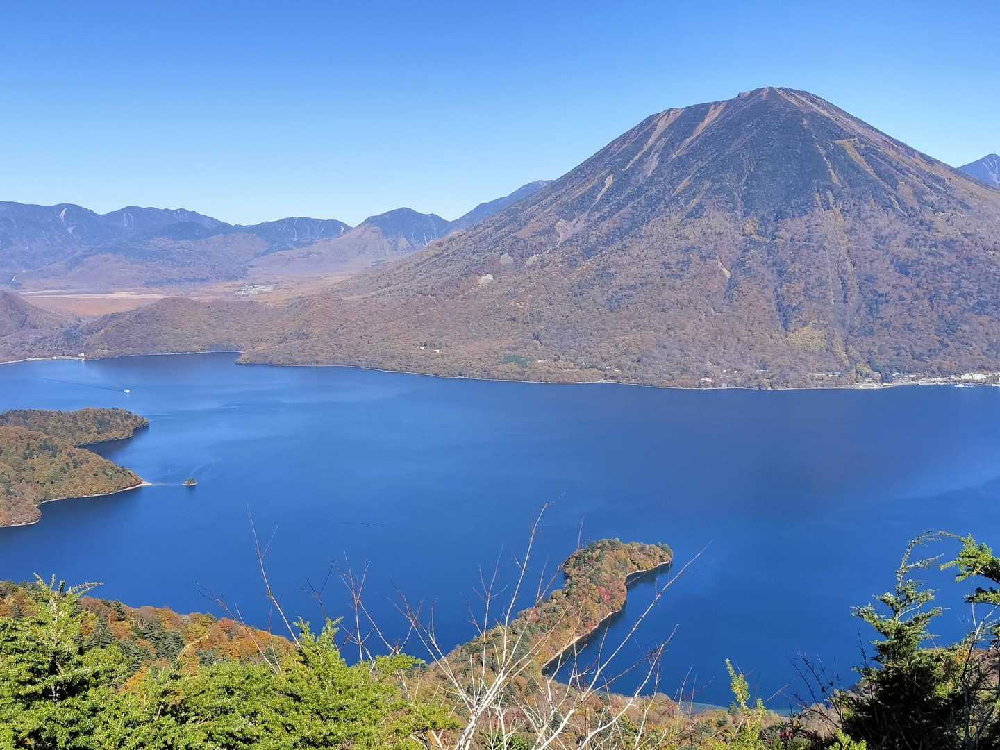 男体ブルー＆中禅寺湖ブルーも相まって、最高の景色じゃあないか！
