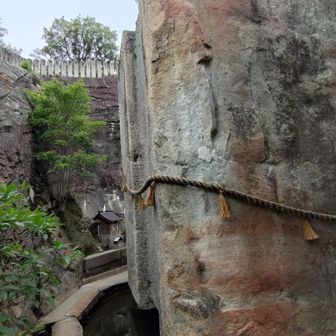 生石神社 『石の宝殿』