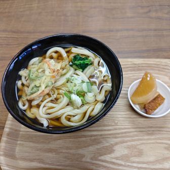 天ぷらうどん（大盛）いただきました
ゴツい歯ごたえのうどんで、私は好きです