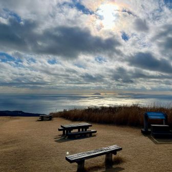 山頂は芝生の広場になってます。
寒くなきゃ、のんびりしたいなぁ〜☺️