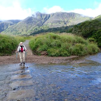 登山靴をズッポリ浸けて、泥落とし