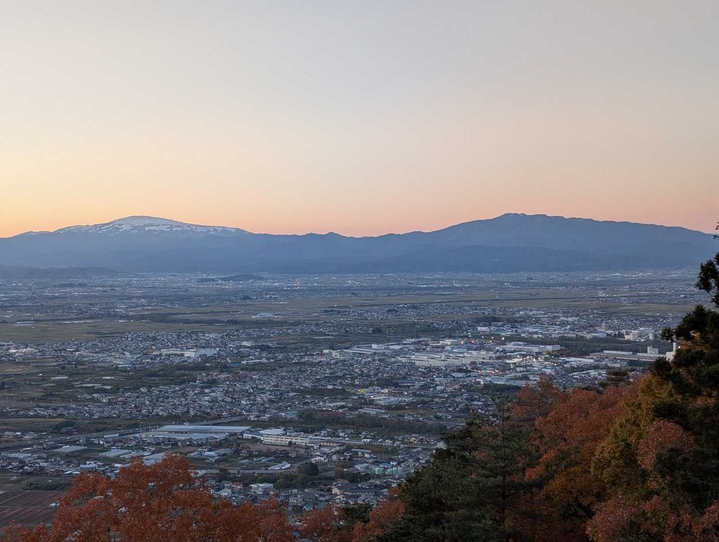 月山（左）と村山葉山（右）
綺麗ですね～🥹