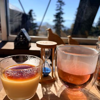 プリンとハイビスカスティー🥰 
美味しかったです🍮