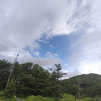 登山口
カッパ上下着て準備していると雨が小雨になって止む🌂