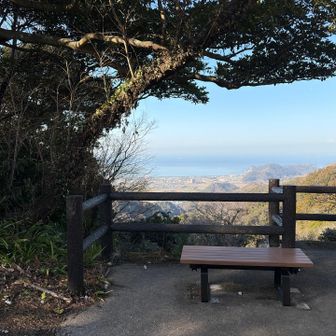 北峰手前の展望休憩所