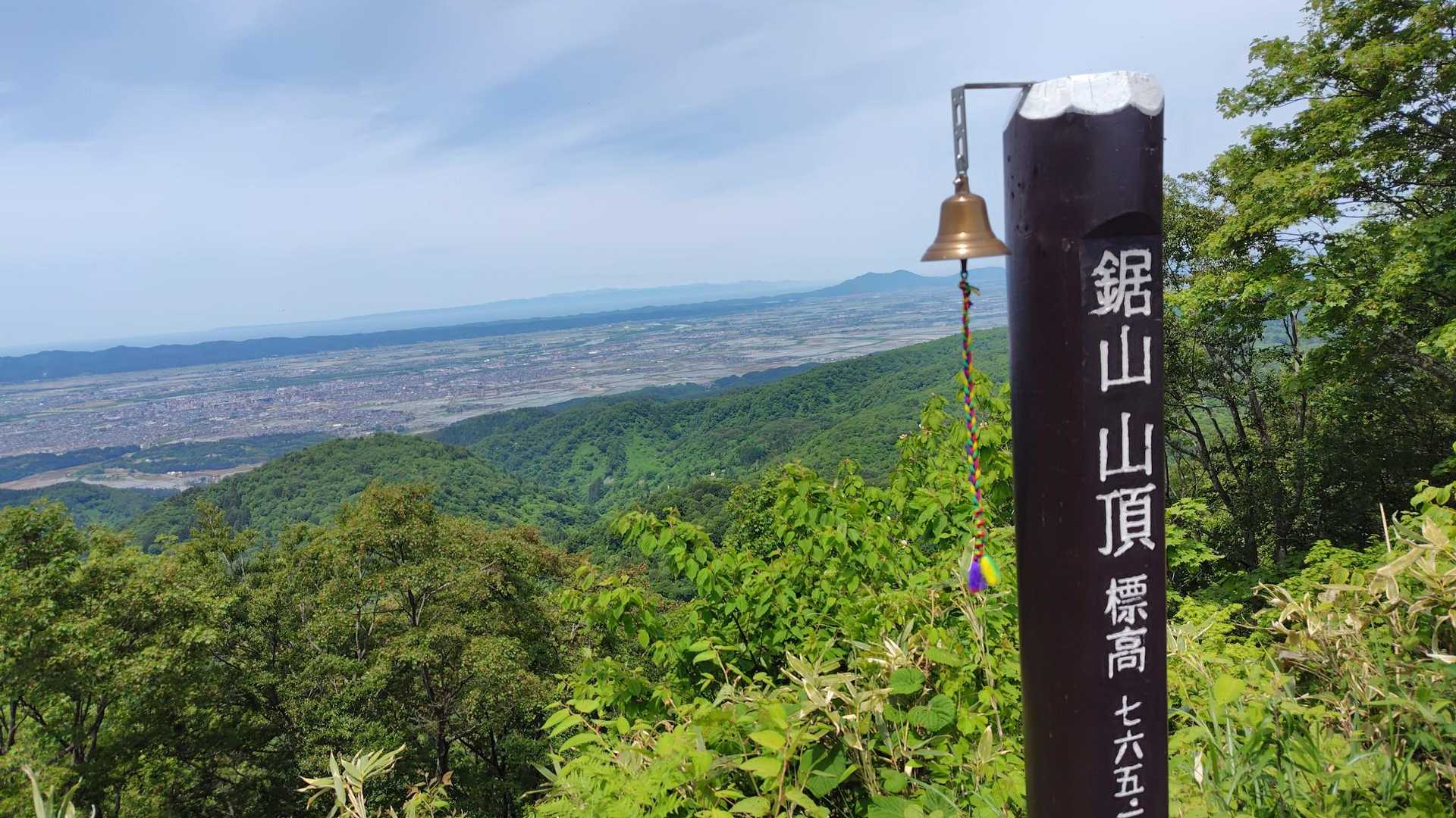 山頂着。

烏天狗のモニュメント
今年はありませんね？
Yサンが作成したことを
反射板跡地に居られた
保存会の方から知りました。
