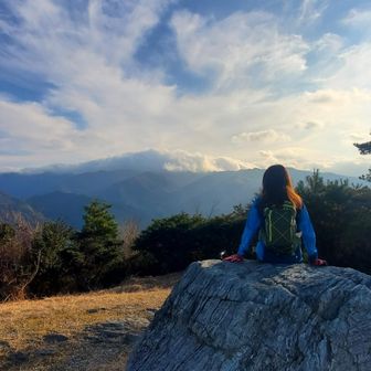 眺望はめちゃ⤴️⤴️いい感じ
西側は石鎚系の山々