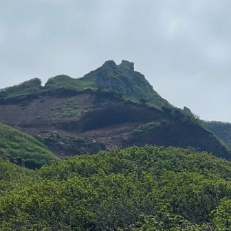 あぁ〜、山頂が早くも遠くに。