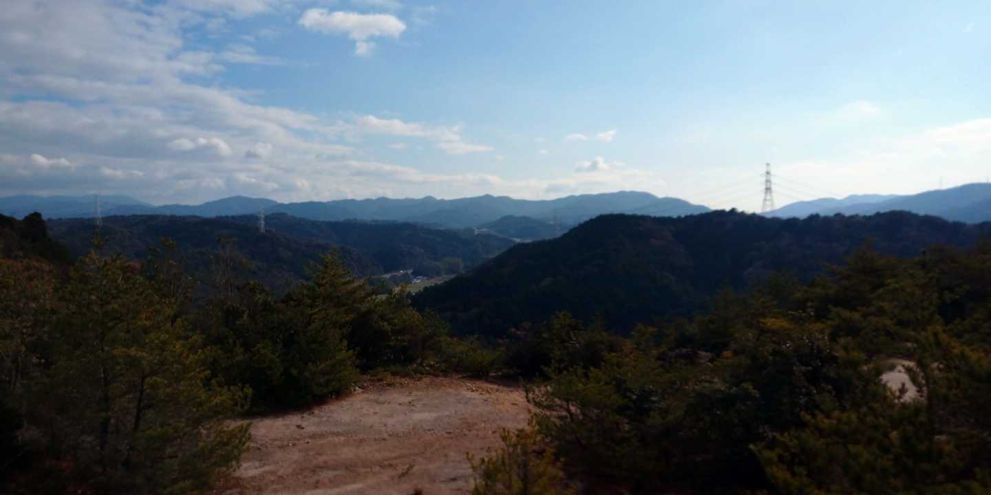 滋賀の十二坊みたいな山頂