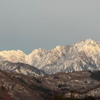 山が浮かび上がると、
