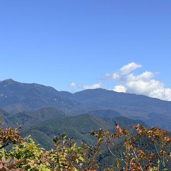 金峰山と奥秩父の山々､国師ヶ岳？😃