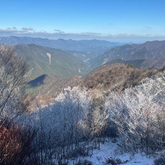 これから向かう尾根
