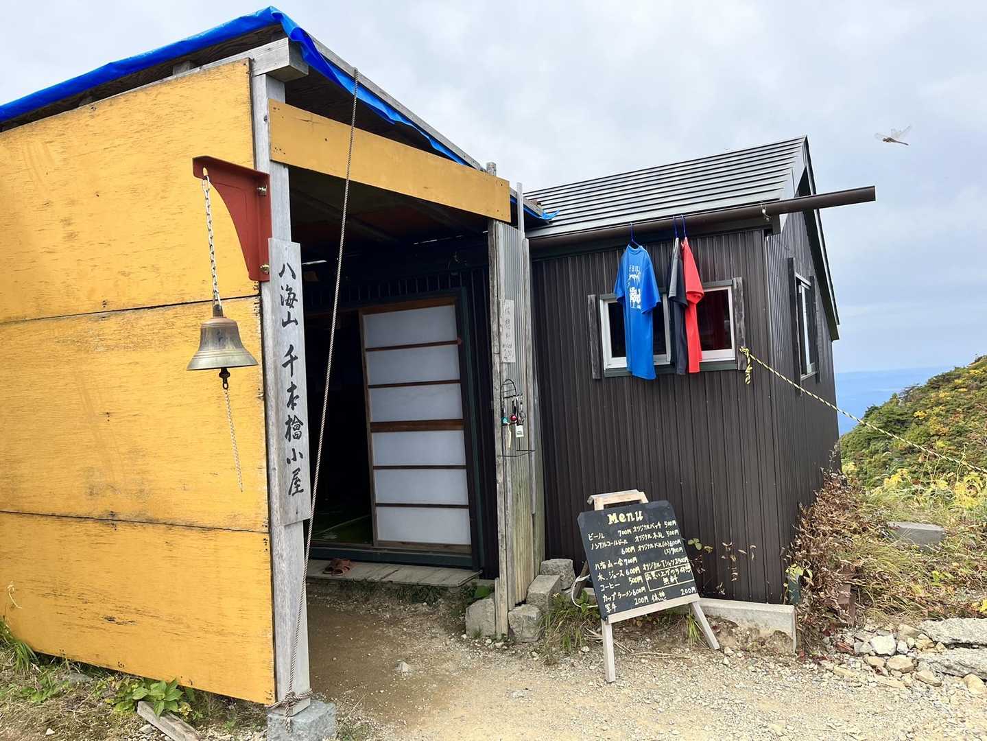 小屋で祈願
