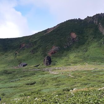 火口の外輪に到着。良かった、ちゃんと見えてる