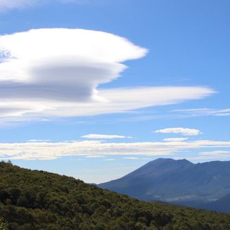 この雲 形を変えて しばらくいました