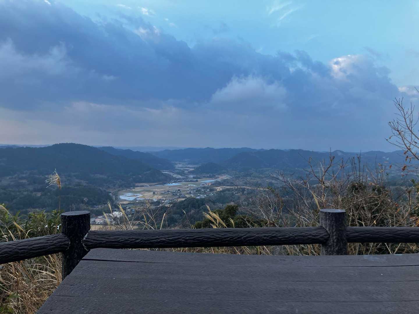 休憩ポイント🌞

入口の看板にあった通り、自信がなければここでランチして下山です↩️