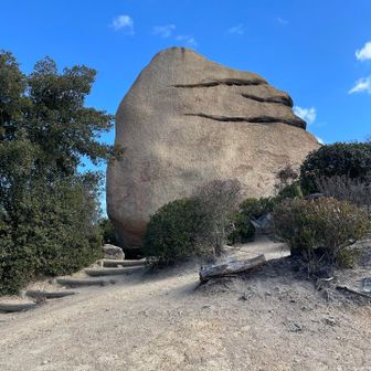 その中でニコニコ岩🪨はとても有名❗️
本当に笑ってる😄