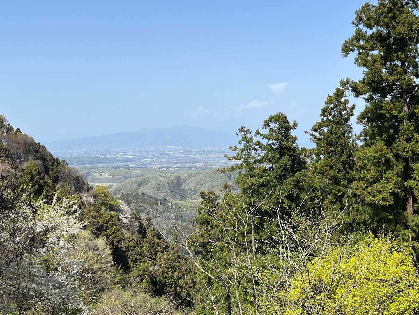 お庭を抜けると舗装路
赤城山⛰️