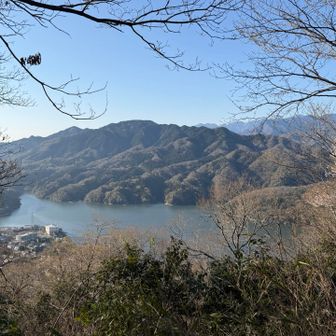 相模湖駅からスタート、
相模湖と石老山