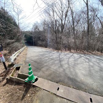 道路に出ました。ここから別荘ゾーン