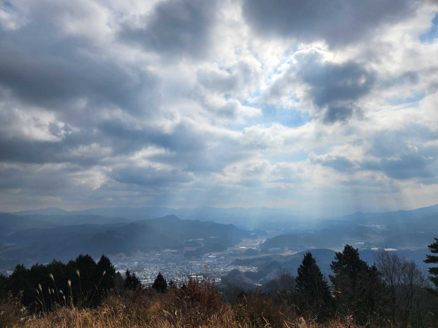 天使の梯子が綺麗に見えてたんだけど写真じゃ分かりにくいね😄